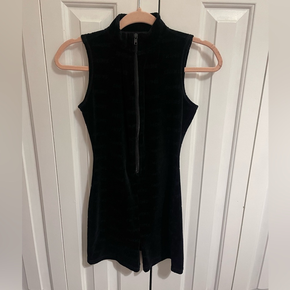 SKIMS LOGO VELOUR SHORT ONESIE